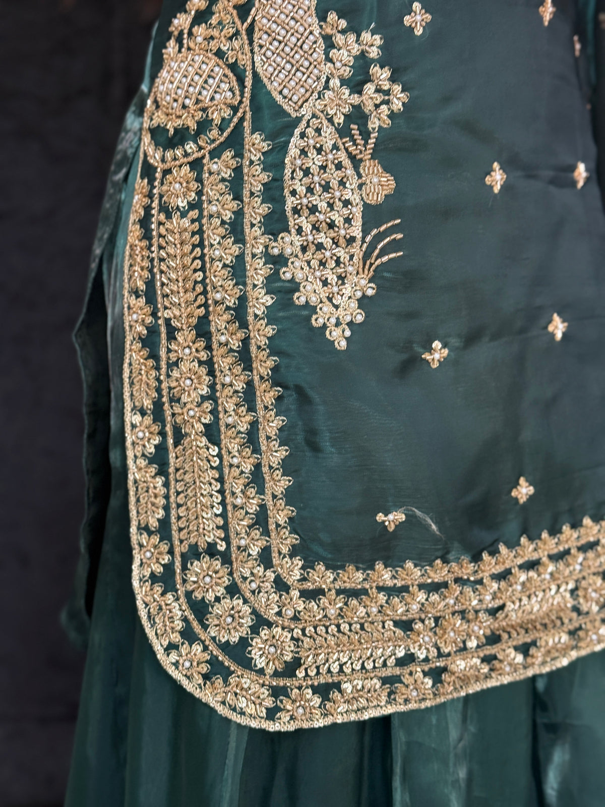 Emerald green noor